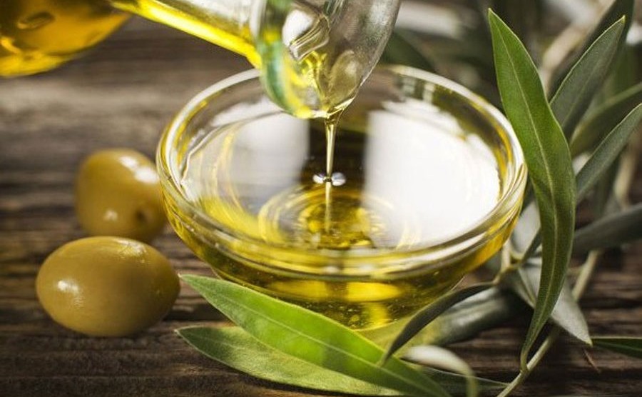 olive-oil-health-900x556